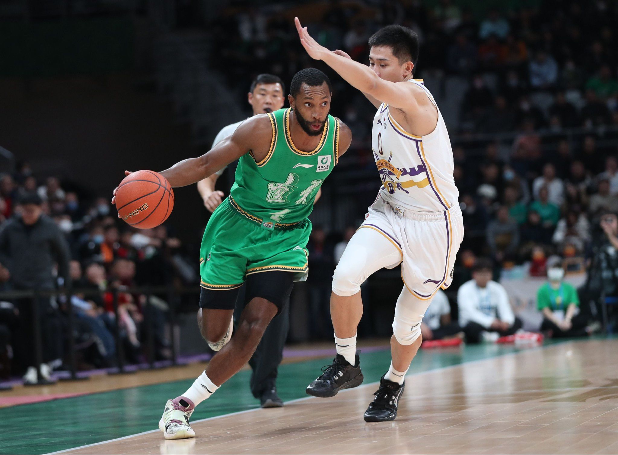 开云体育app-外援表现抢眼，带领球队在CBA赛场上大放光彩的简单介绍