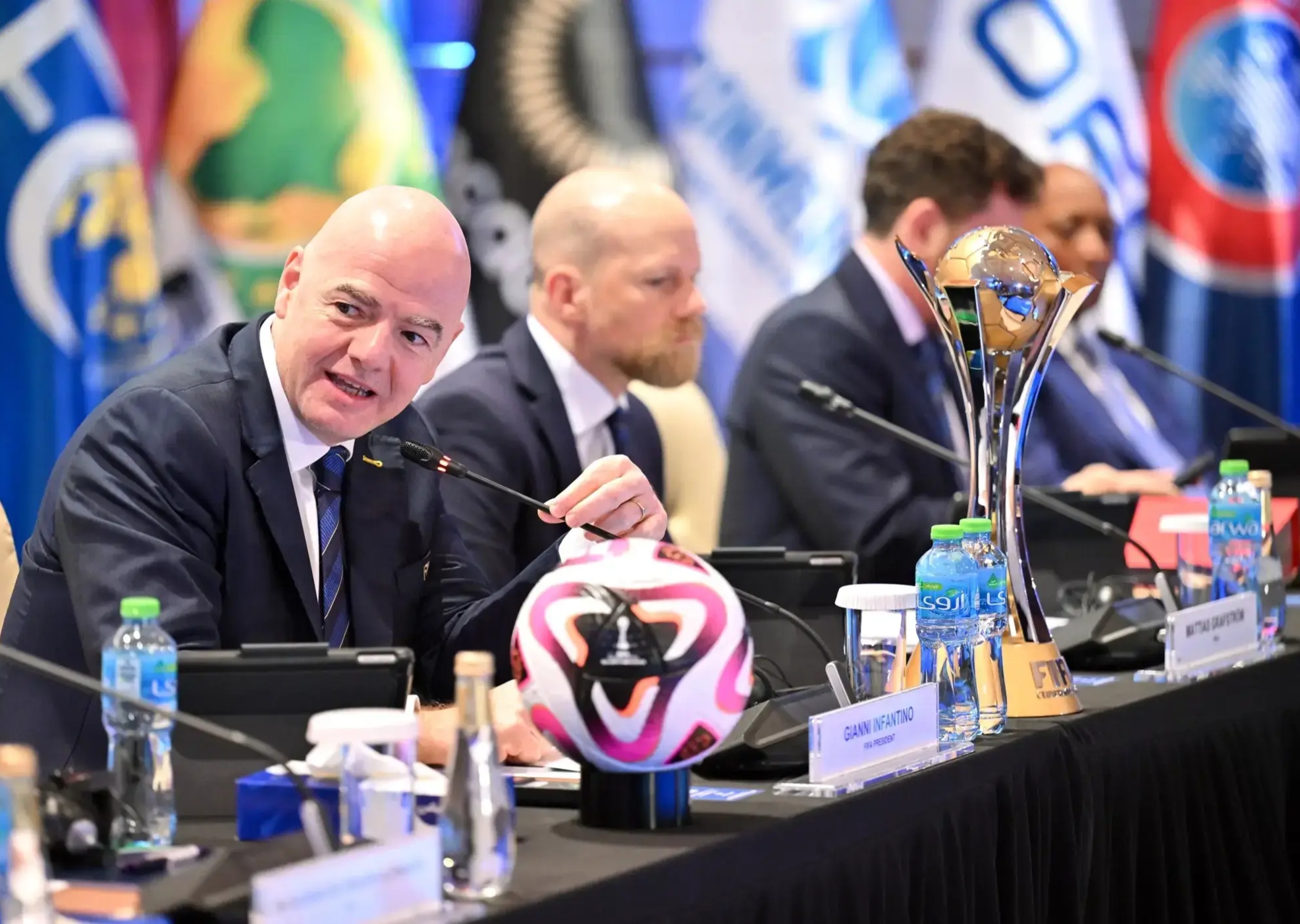 包含快讯:曼联抵达美国备战世俱杯的词条 包含快讯:曼联抵达美国备战世俱杯的词条