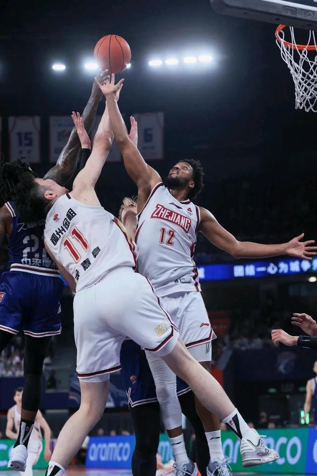 开云体育APP下载-上海男篮惨败，连续两场失利实在无法接受