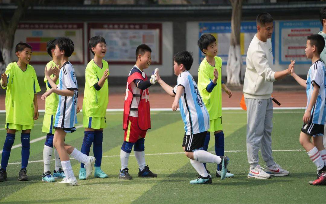 开云体育app-中小球队在大赛中迸发出惊人潜力，引人瞩目