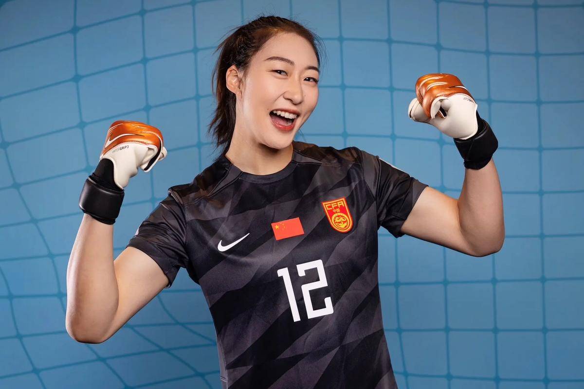 中国女足球员荣获足球明星称号