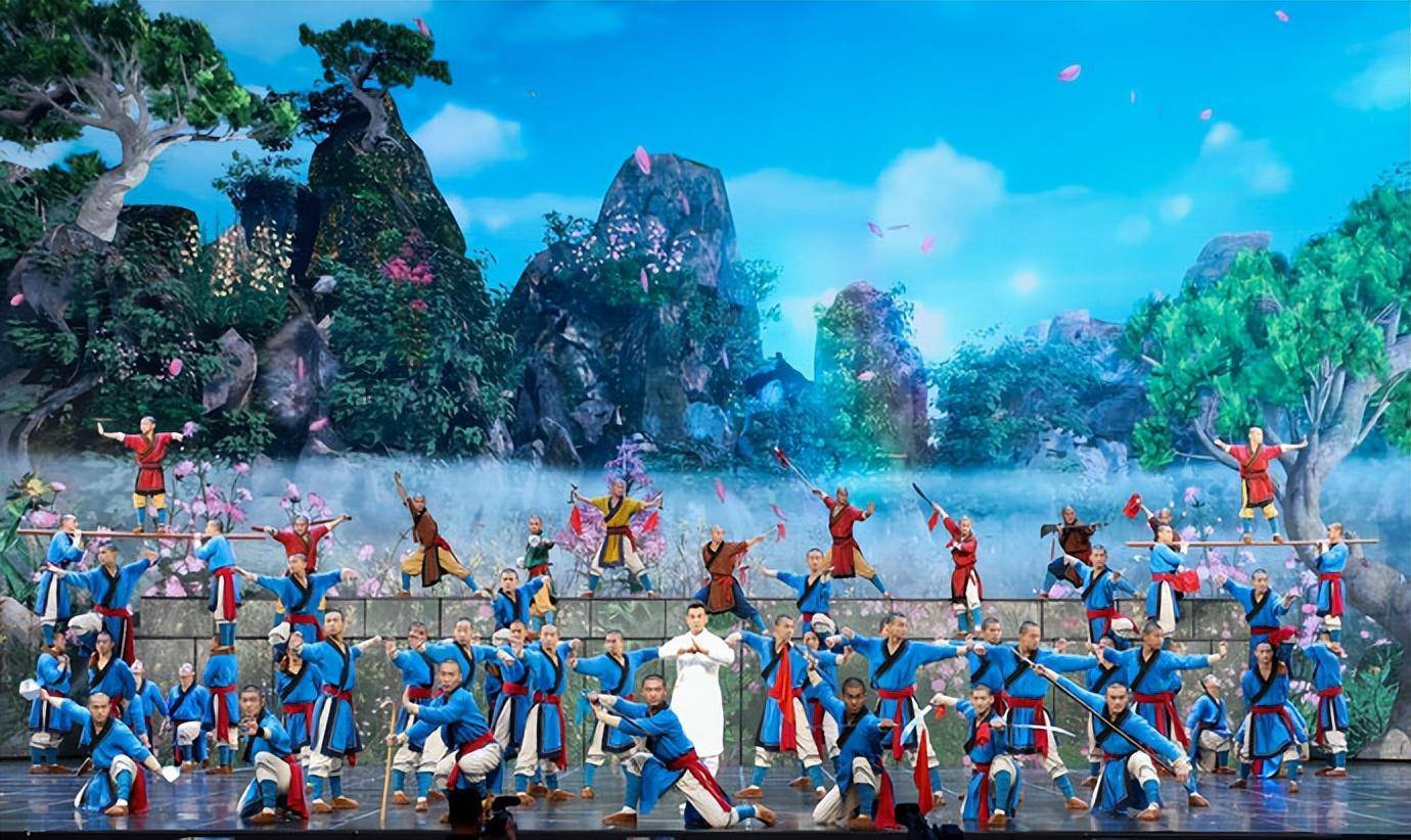 少林功夫表演吸引观众驻足