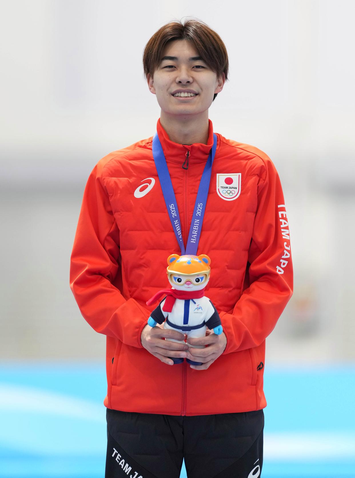 斯洛伐克速度滑冰选手夺得冠军