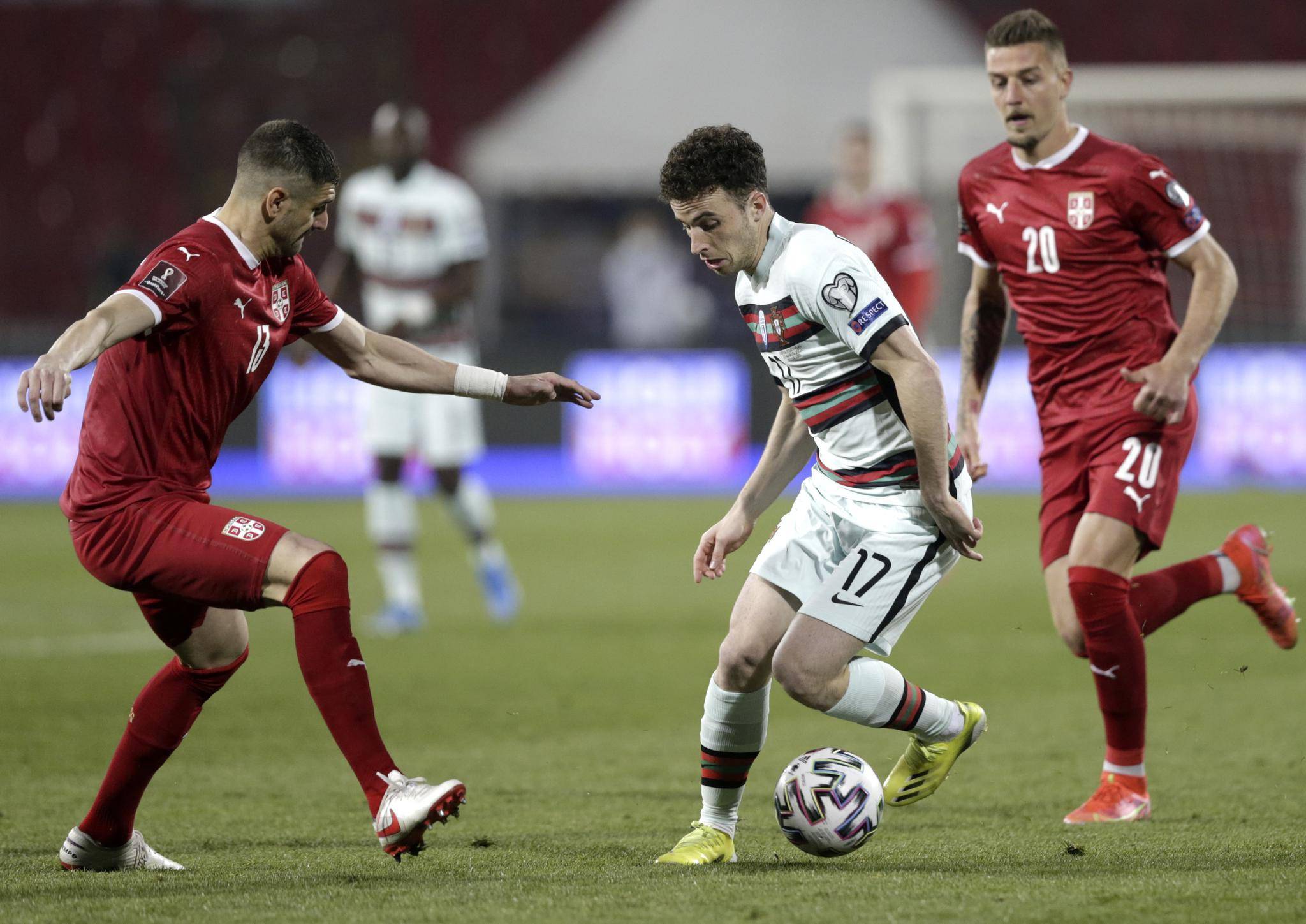 开云体育中国-球员们意气风发，欧预赛中梦幻逆袭取胜