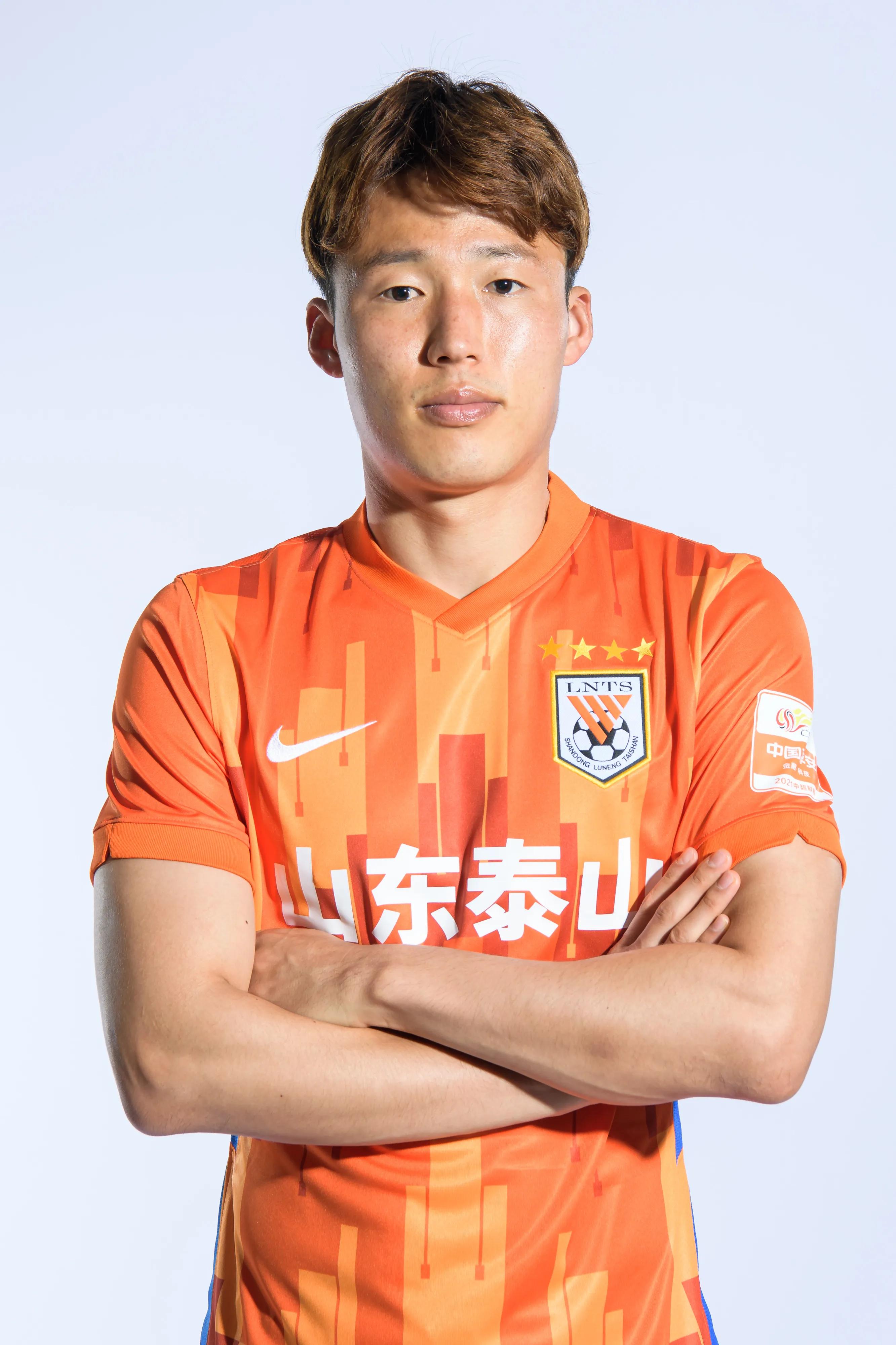 山东鲁能连续战胜河南建业，进一步拉开积分差距