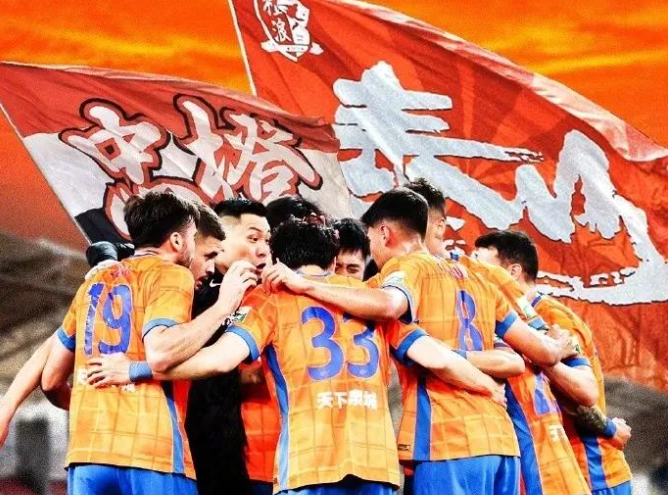 开云体育下载-中超比赛紧张上演，球队斗志昂扬