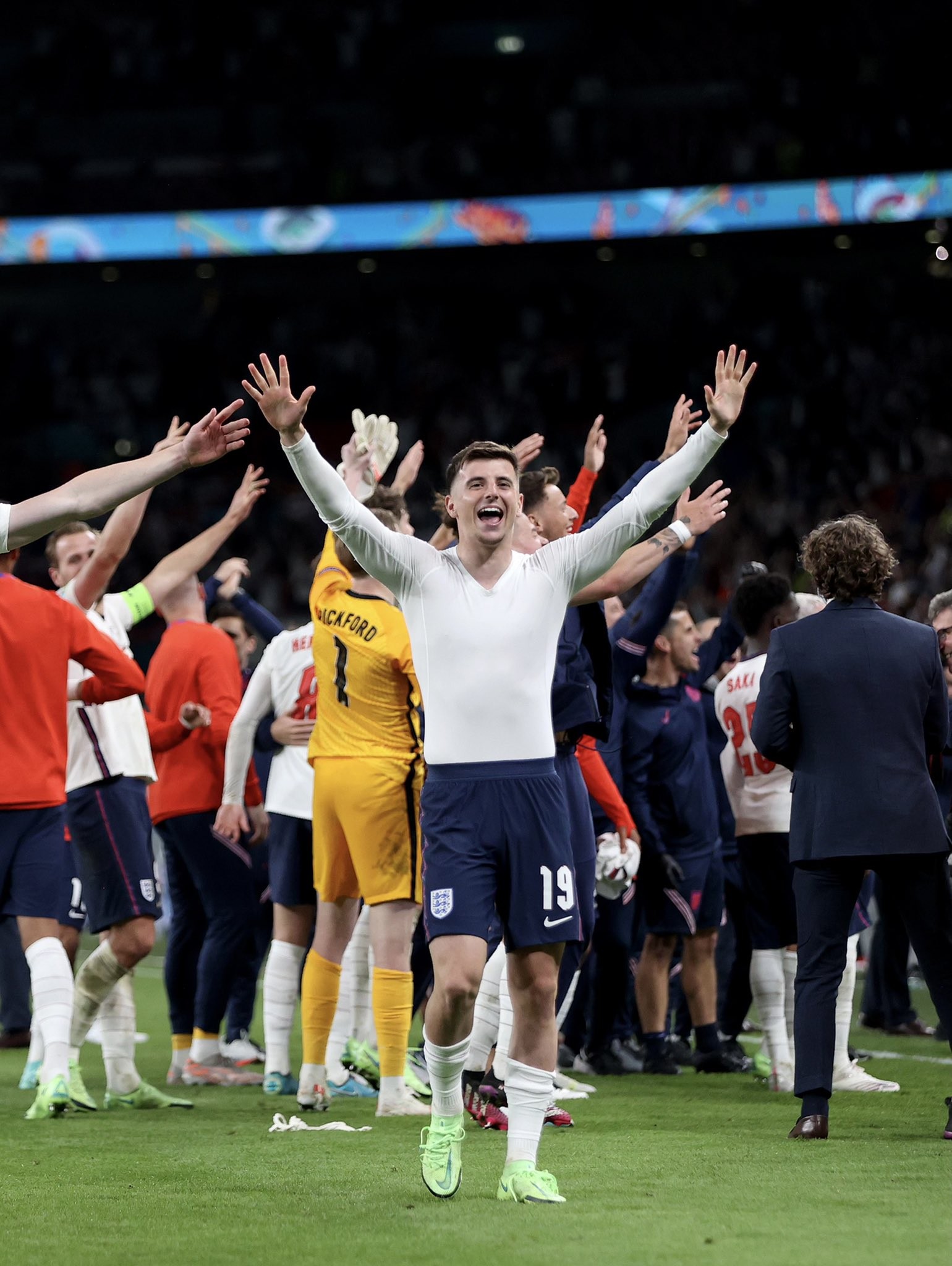 英格兰队挺进强，势不可挡迎战