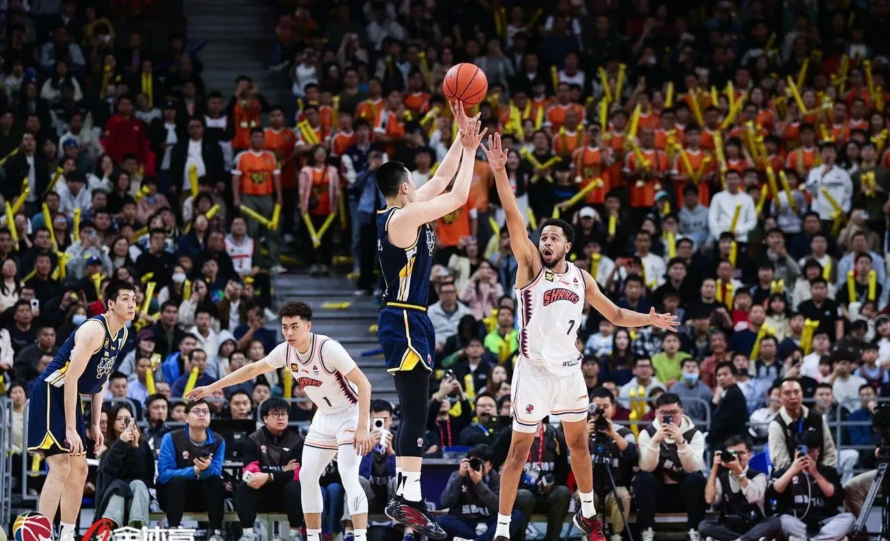 开云体育官网-广东男篮迎来连胜，击败对手一箭穿心