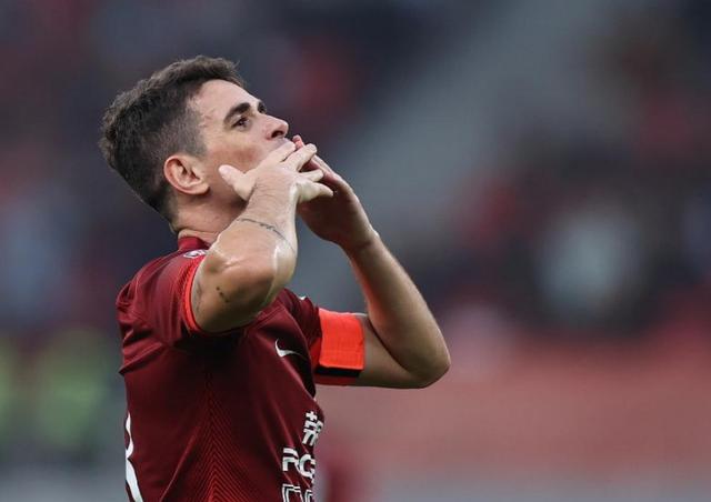 开云体育在线-欧洲足球名将遭遇冷落，球队成绩下滑