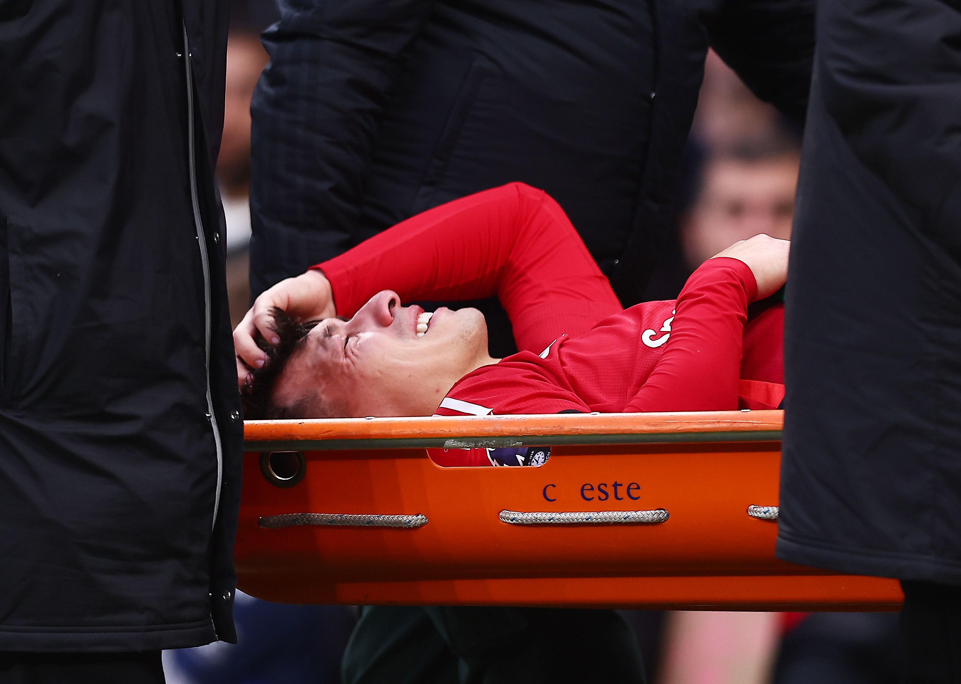 曼联球员因伤缺席，球队面临实力削弱