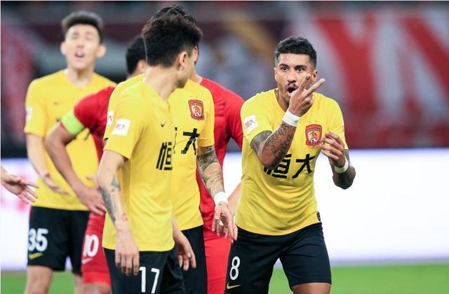 恒大客场以一球之差战胜上港，延续不败纪录的简单介绍