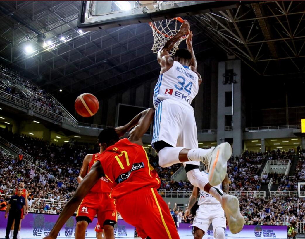 开云体育在线-西班牙中场表现出色，大胜希腊