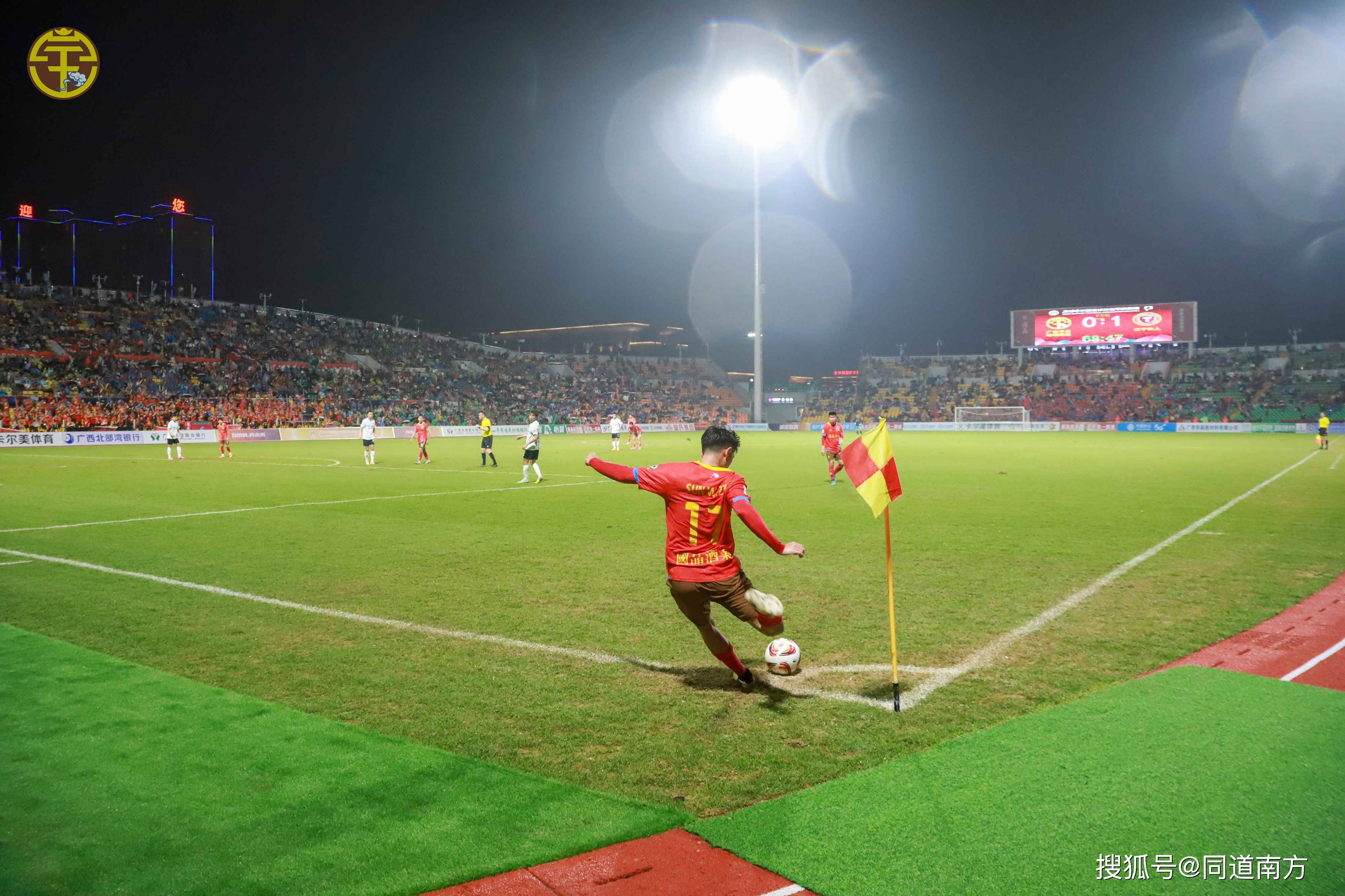 足球场上的热血派对吸引着无数观众！