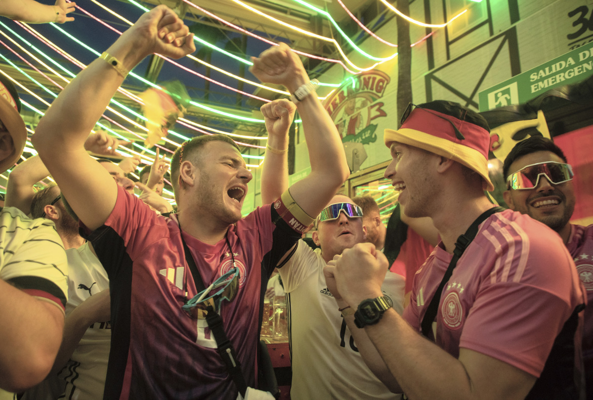 开云官网-精彩的足球表演再次打动球迷的心