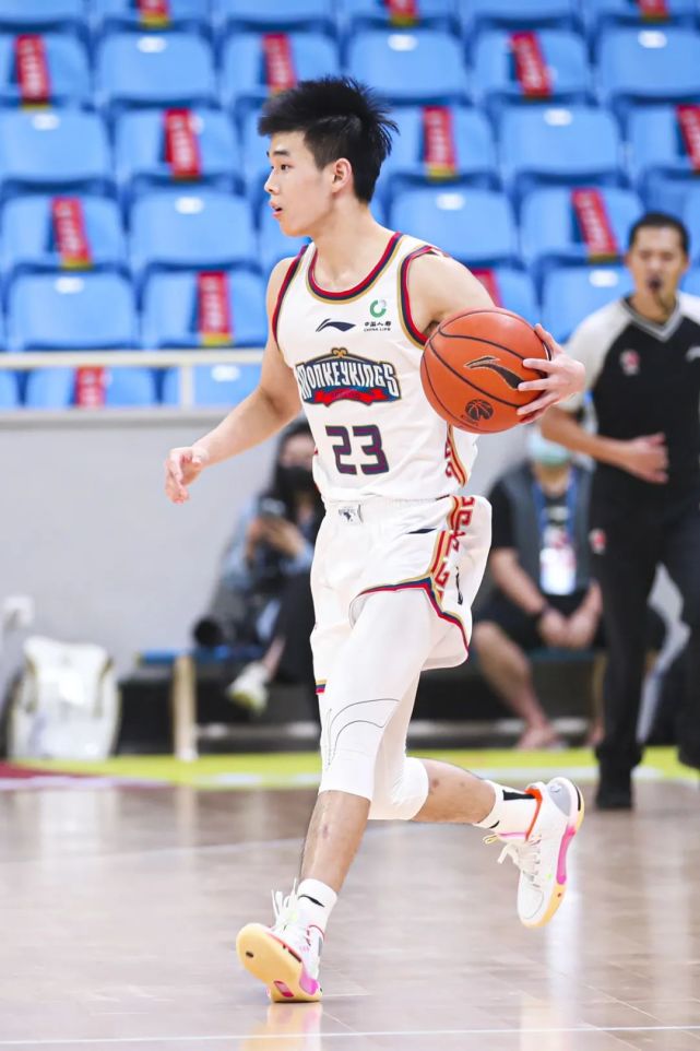 开云下载-射击比赛神来之笔！新秀选手实现逆袭夺冠！