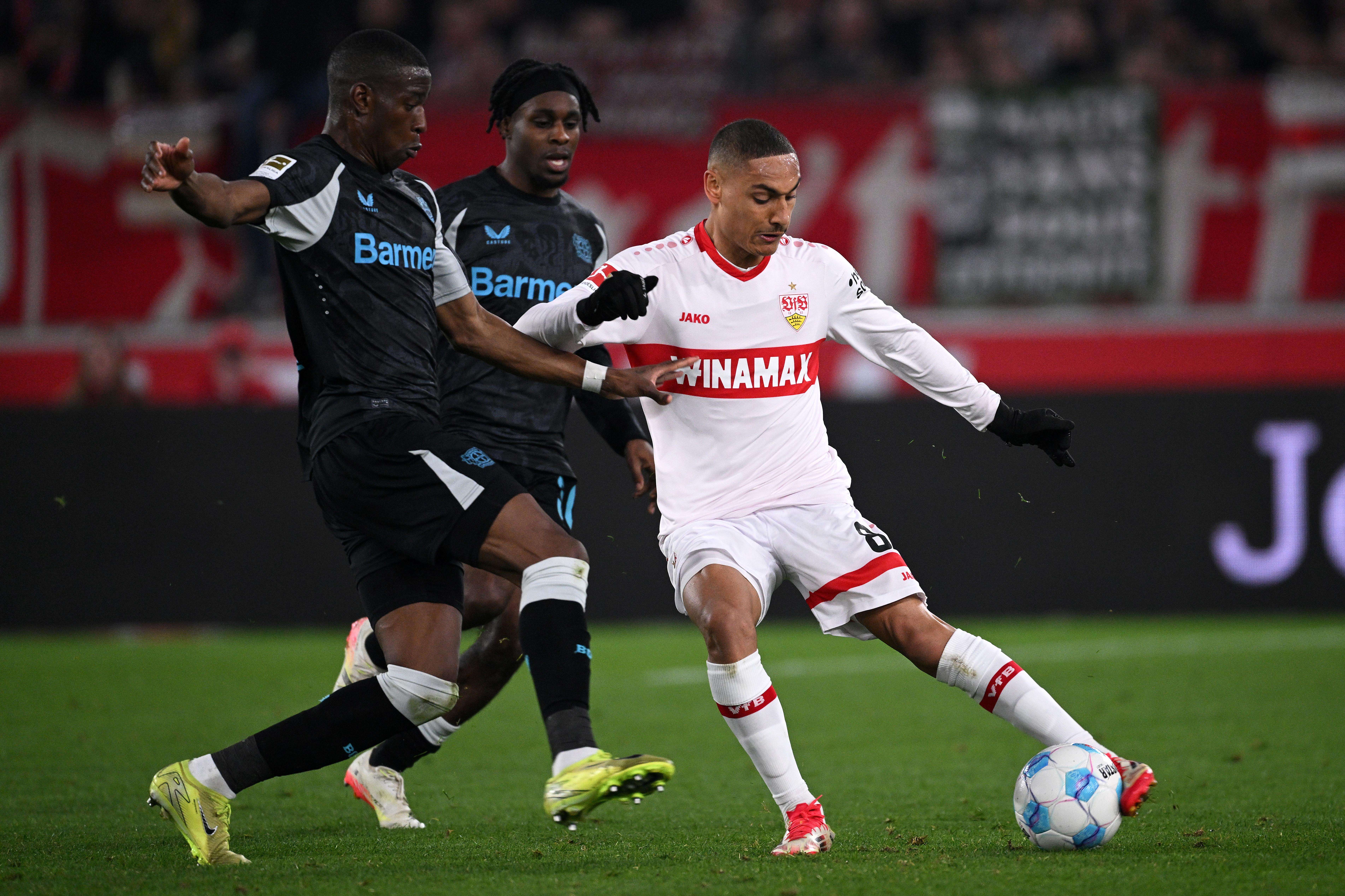 关于斯图加特足球队备战，力争在德国联赛中取胜的信息