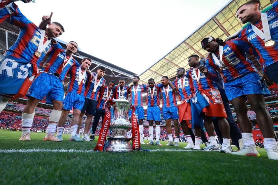 水晶宫防守严密斩获胜利,赢得球迷喝彩 水晶宫防守严密斩获胜利,赢得球迷喝彩