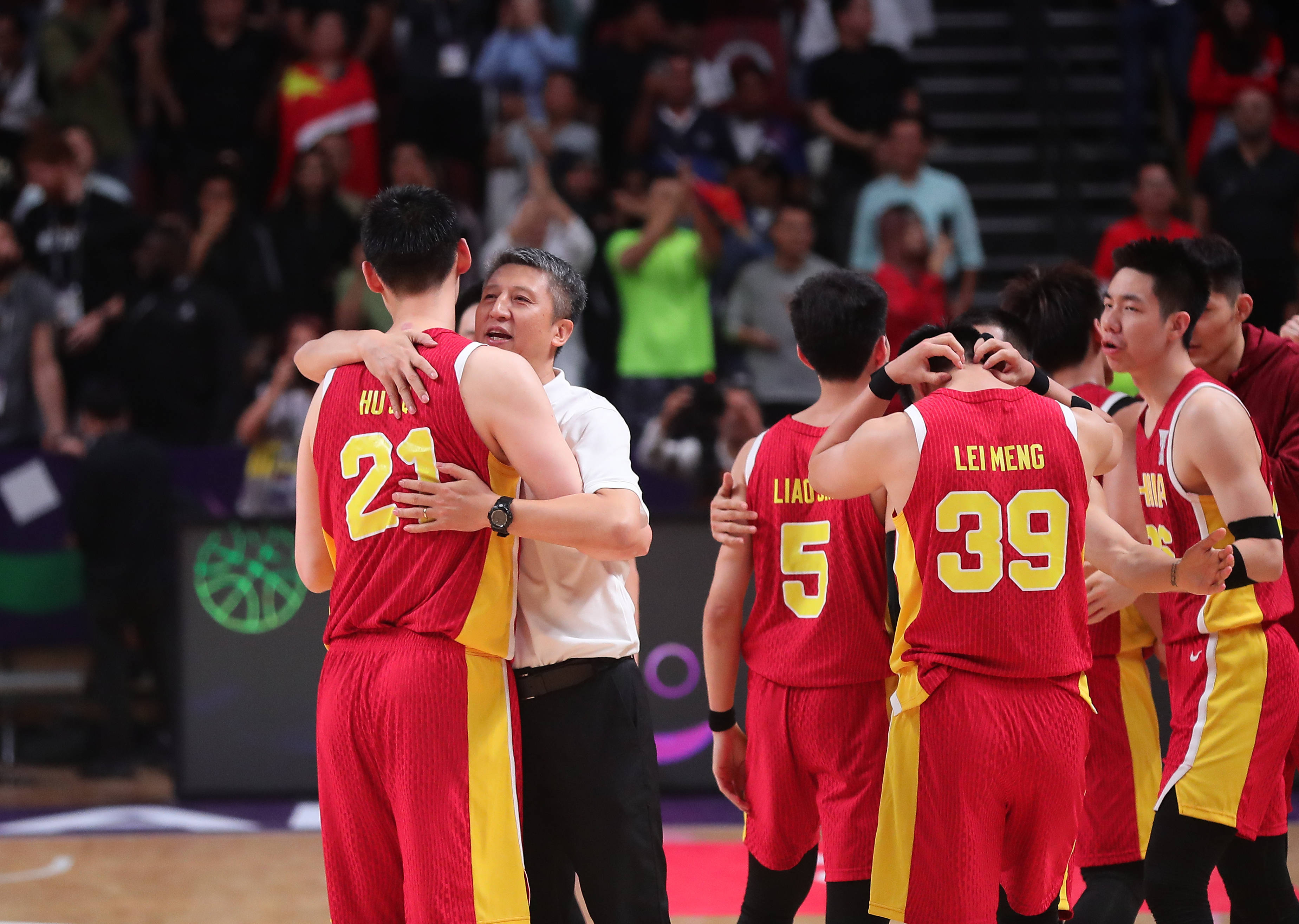 开云体育在线-中国篮球联赛再掀热潮，球迷热情高涨