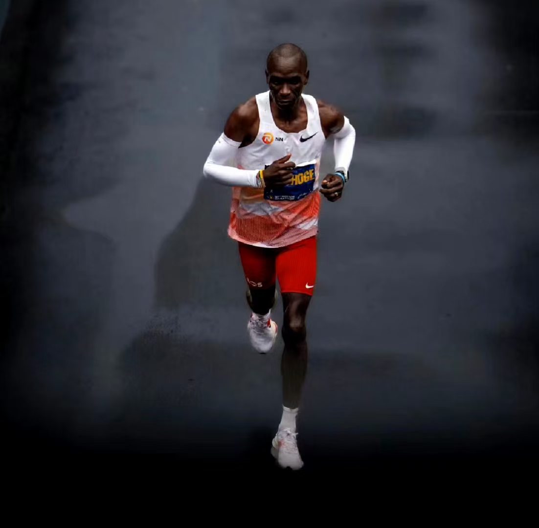 开云体育官方网站-肯尼亚长跑名将夺冠，坐稳领先