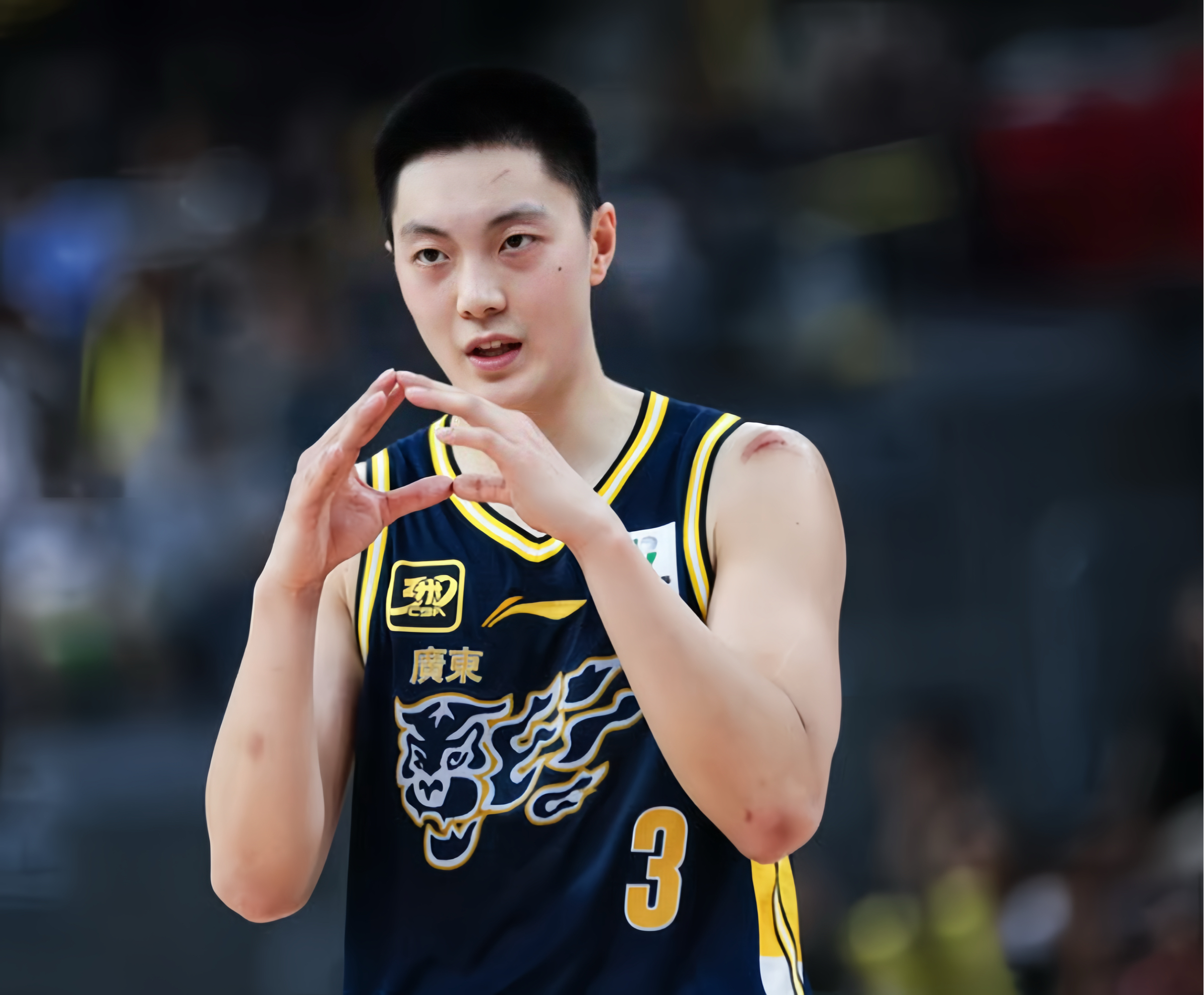 广东男篮再胜新疆男篮,强势晋级 广东男篮再胜新疆男篮,强势晋级