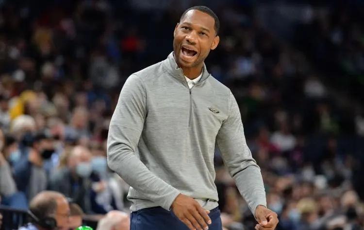 鹈鹕队主帅因私事请辞,球队前景蒙上阴影 鹈鹕队主帅因私事请辞,球队前景蒙上阴影