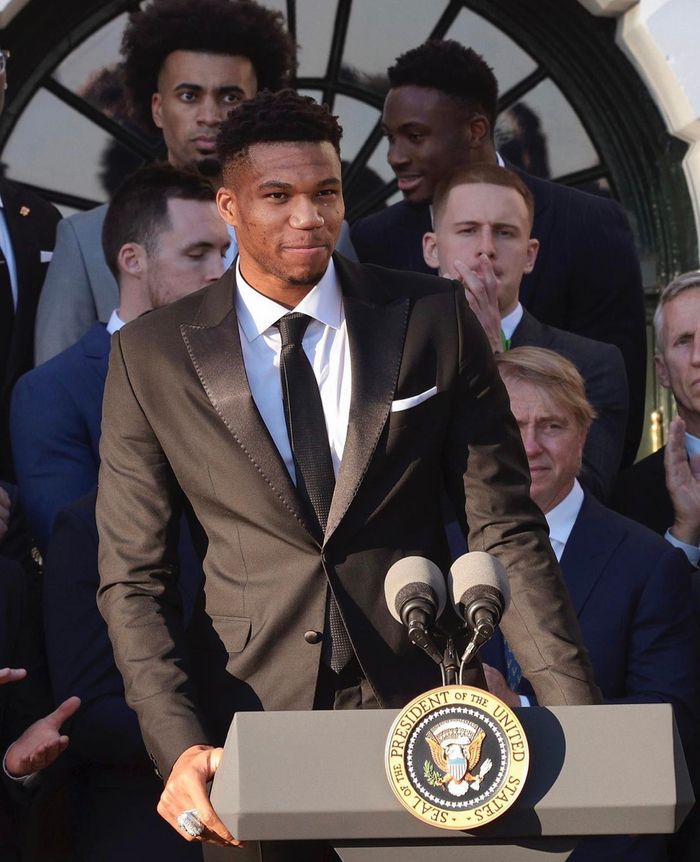 开云体育登录-雄鹿反思失败原因，全队备战正面