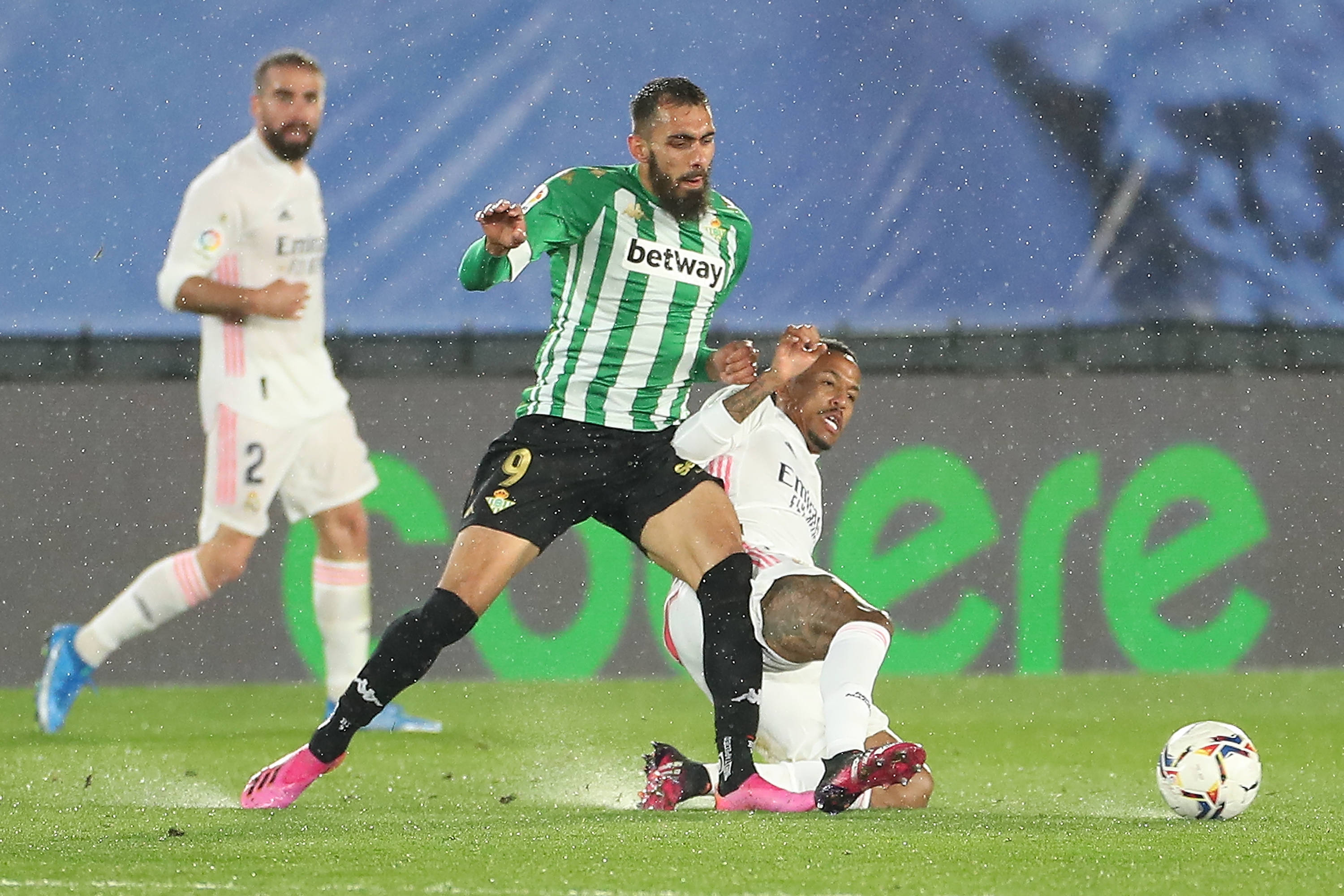 比利亚雷亚尔客场大胜,继续豪取三分 比利亚雷亚尔客场大胜,继续豪取三分