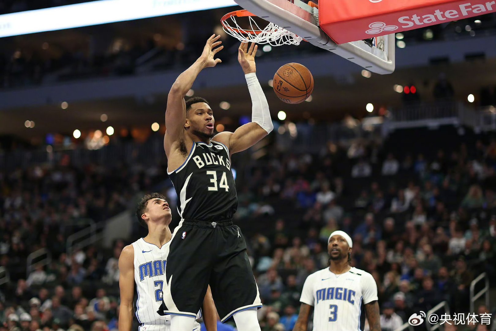 雄鹿主场轻取魔术,米德尔顿全场26分 雄鹿主场轻取魔术,米德尔顿全场26分