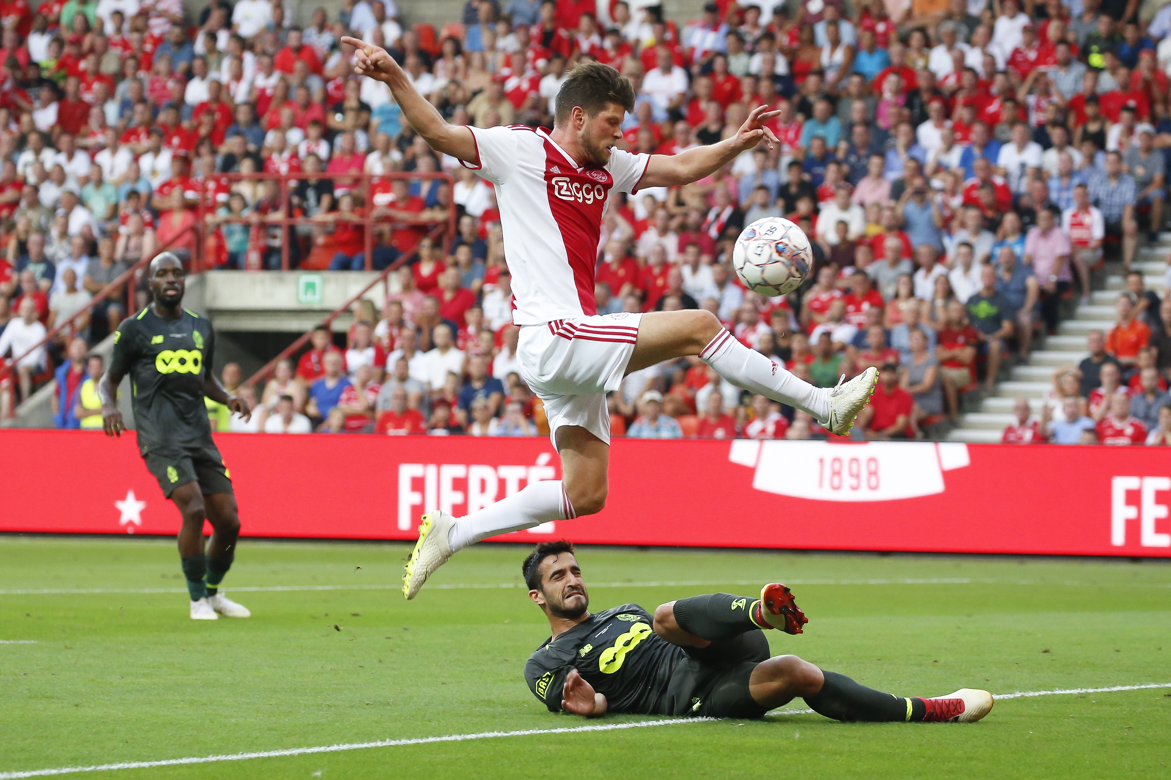 阿贾克斯一往无前,凭借团队精神晋级欧冠半决赛 阿贾克斯一往无前,凭借团队精神晋级欧冠半决赛