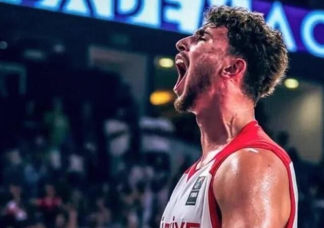 雷霆逆转凯尔特人,范弗利特点燃赛场 雷霆逆转凯尔特人,范弗利特点燃赛场