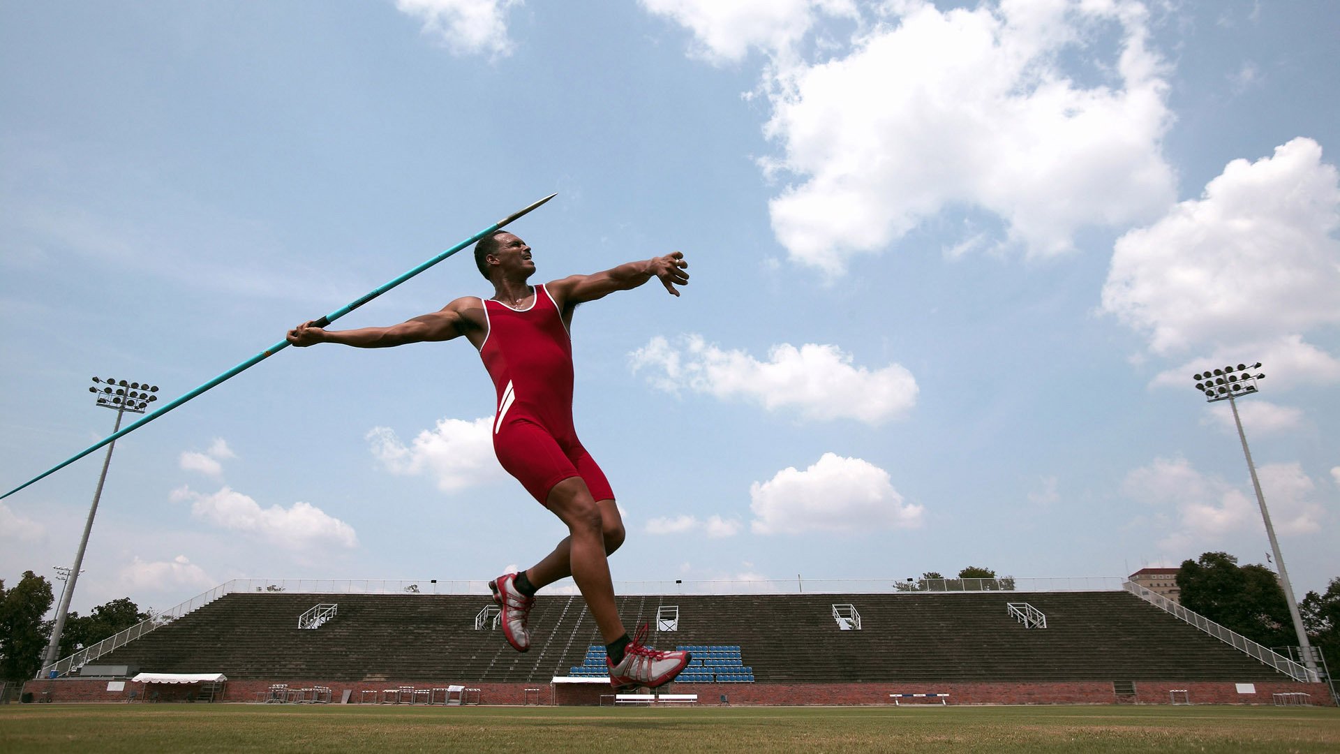 绿茵引擎，当基米希的进攻齿轮，咬合F1新赛季的午夜赛道
