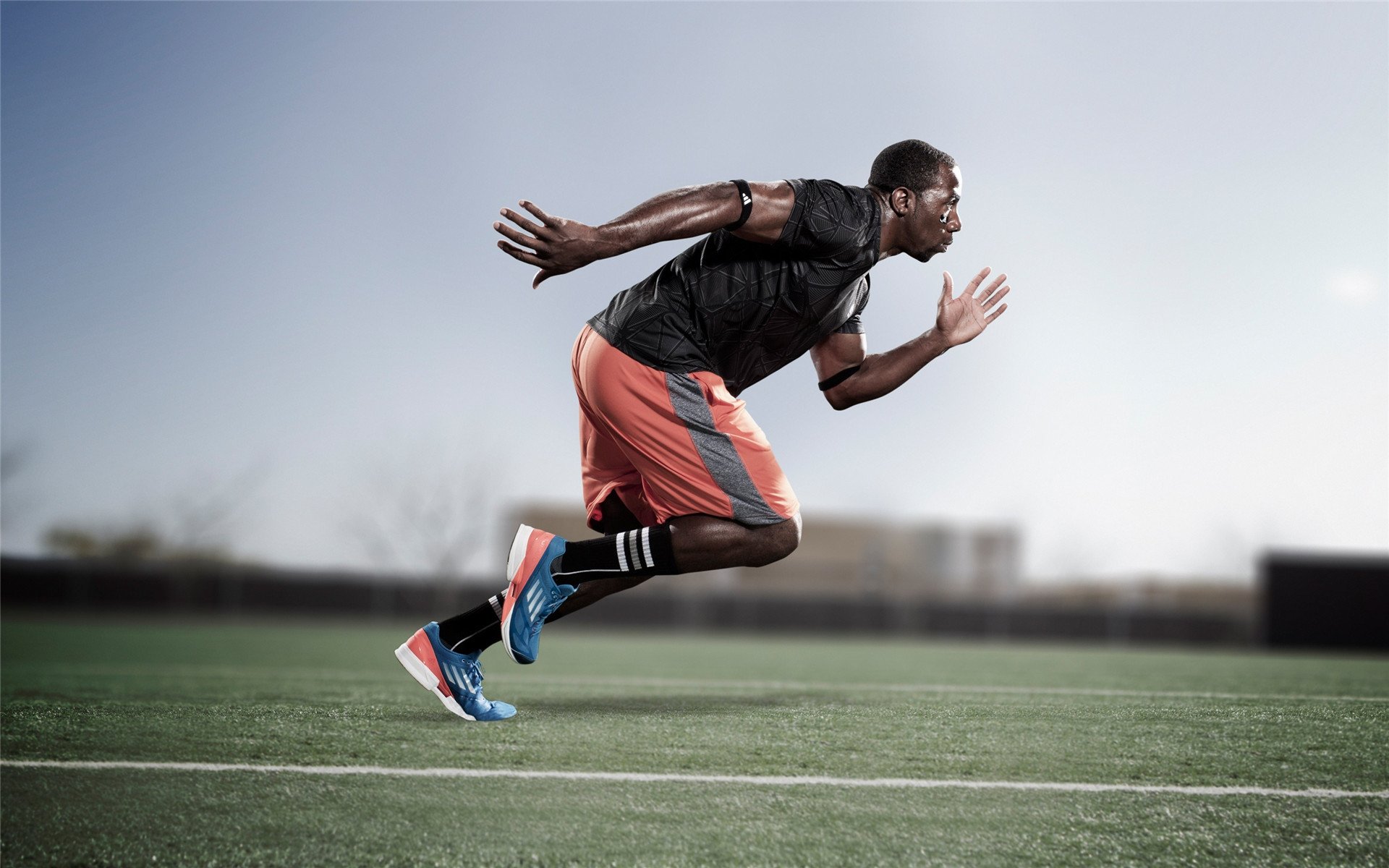 开云体育在线-赛场双重奏，德国队绝地险胜，黄鸭组合惊世逆转